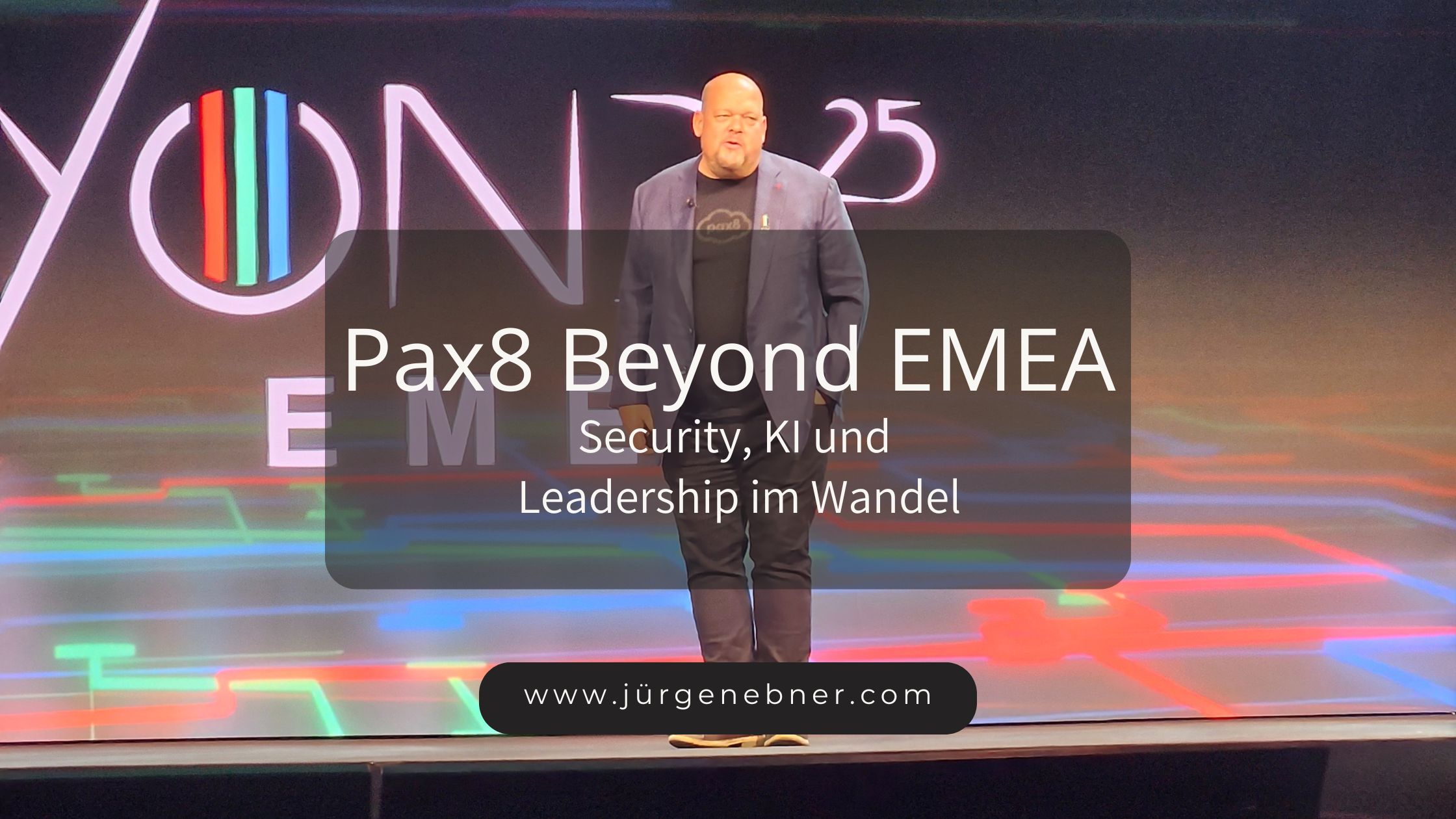 Bühne der Pax8 Beyond EMEA 2025 in Amsterdam mit Keynote-Sprecher – zwei Tage voller Innovation, Inspiration und Begegnungen